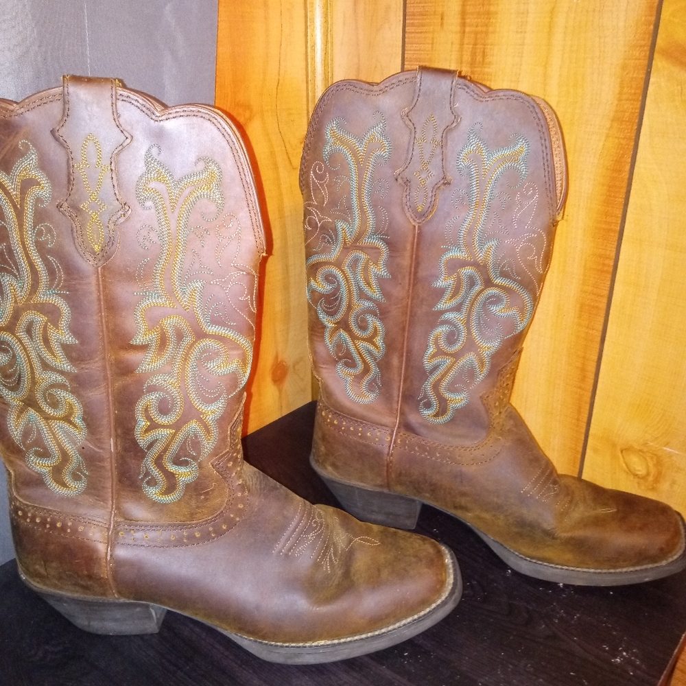 Justin women's square toe cowgirl boots